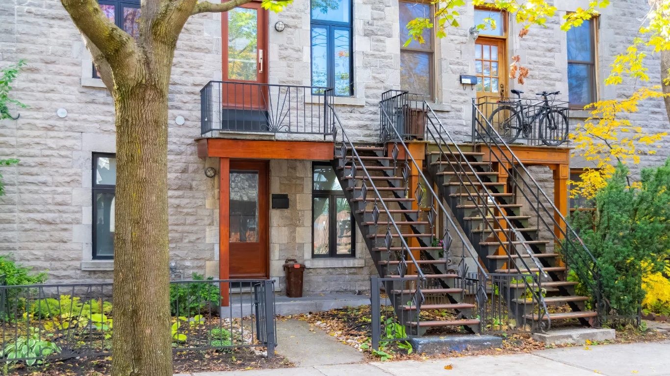 Exterieur Plex Montreal