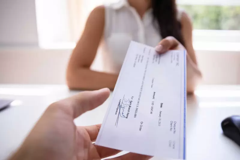Donner un cheque rempli